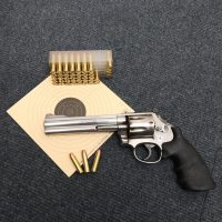 SSVP Revolver liggend met kaart en kogels